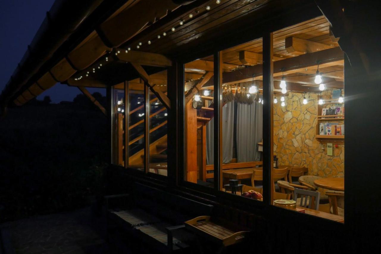 Valea TirneiRose Hip Hill Farm住宿加早餐旅馆 外观 照片